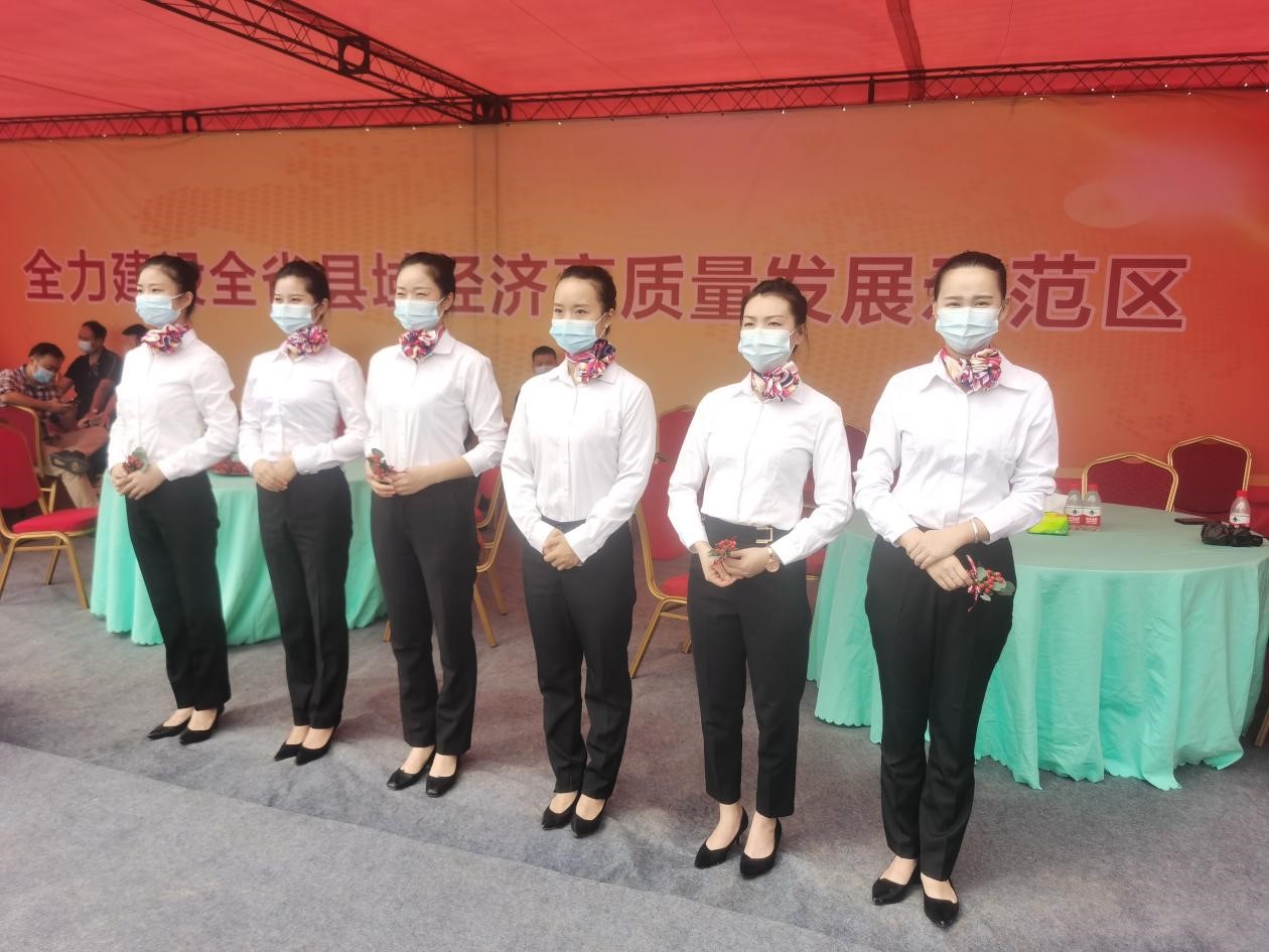 现场的礼仪小姐 现场的礼仪小姐