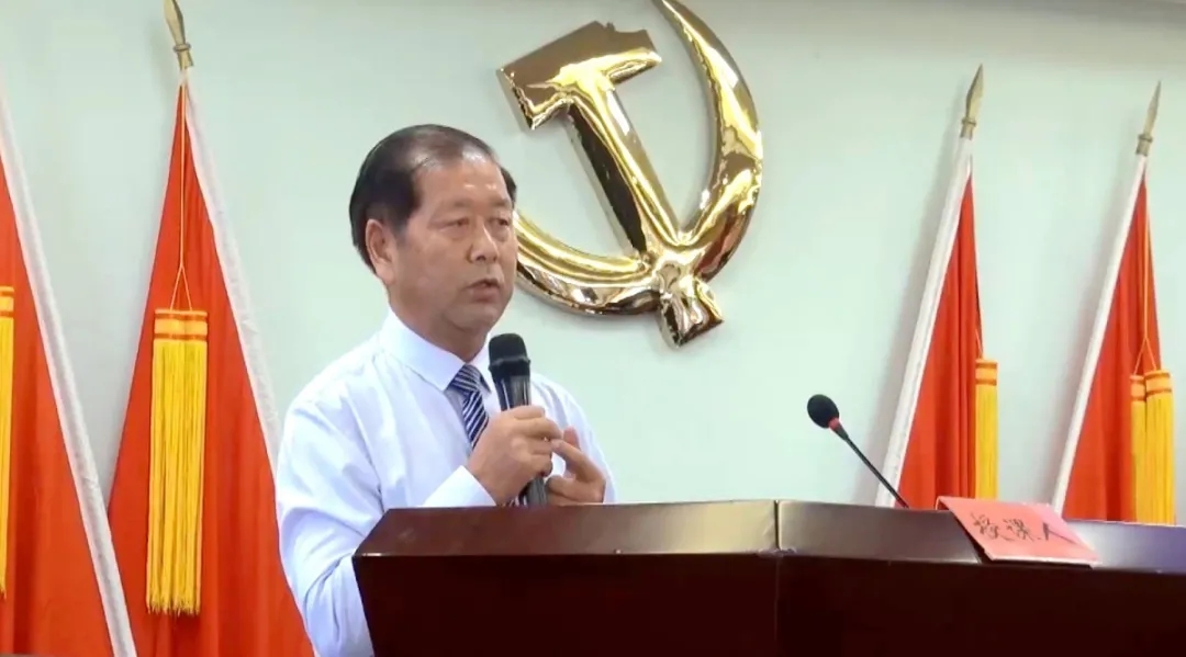 积分制管理创始人、湖北群艺集团董事长李荣先生做专题报告 积分制管理创始人、湖北群艺集团董事长李荣先生做专题报告